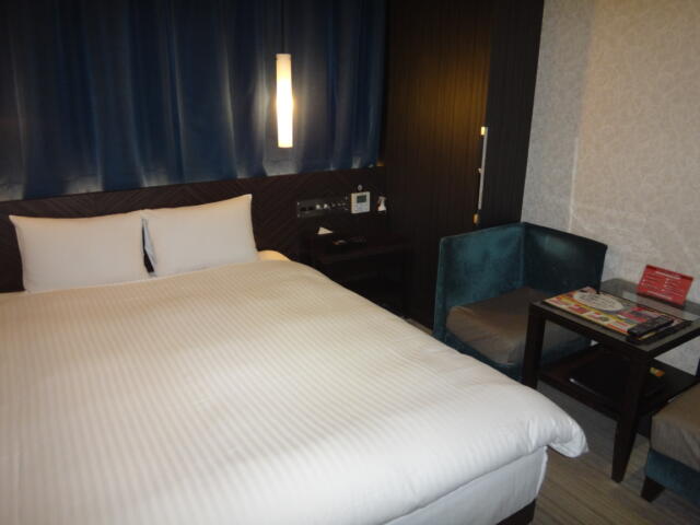 ホテル凛(RIN)(福岡市中央区/ラブホテル)の写真『410号室、入り口からベッド方向』by Plumper