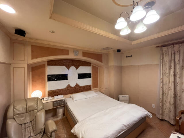 ホテル デッサン・ドゥ・フルール(大阪市/ラブホテル)の写真『407号室　全景』by INA69