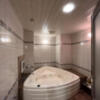 ホテル デッサン・ドゥ・フルール(大阪市/ラブホテル)の写真『407号室　浴室全景』by INA69