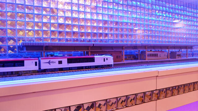 HOTEL SARA 錦糸町(墨田区/ラブホテル)の写真『205号室 壁の鉄道模型（２）』by 午前３時のティッシュタイム