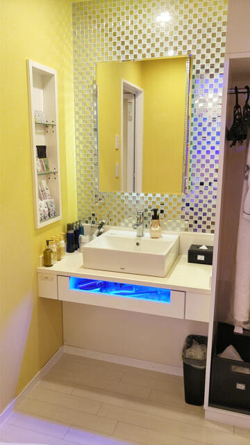 HOTEL SARA 錦糸町(墨田区/ラブホテル)の写真『205号室 洗面台』by 午前３時のティッシュタイム