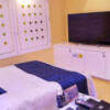 HOTEL SARA 錦糸町(墨田区/ラブホテル)の写真『205号室 ベッド周辺（３）』by 午前３時のティッシュタイム