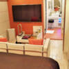 HOTEL SARA sweet（サラスイート）(墨田区/ラブホテル)の写真『504号室 ベッド周辺（２）』by 午前３時のティッシュタイム