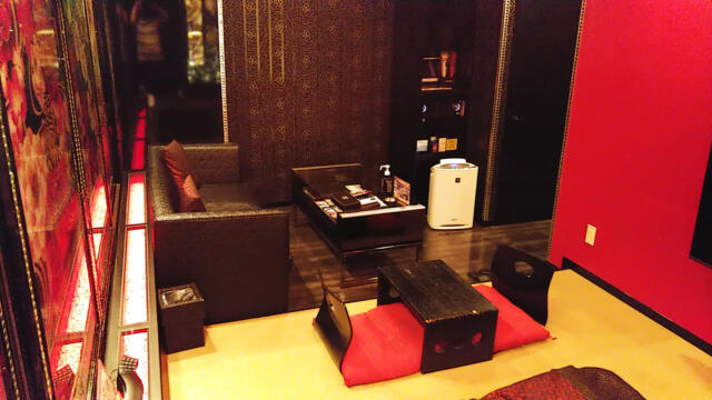 HOTEL SARA 錦糸町(墨田区/ラブホテル)の写真『703号室 寝室の周辺（５）』by 午前３時のティッシュタイム