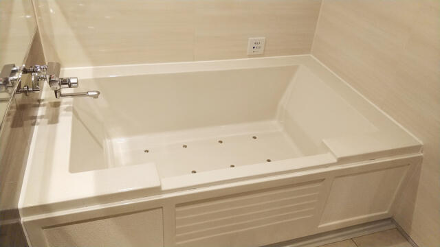 HOTEL SARA 錦糸町(墨田区/ラブホテル)の写真『703号室 バスルーム浴槽』by 午前３時のティッシュタイム