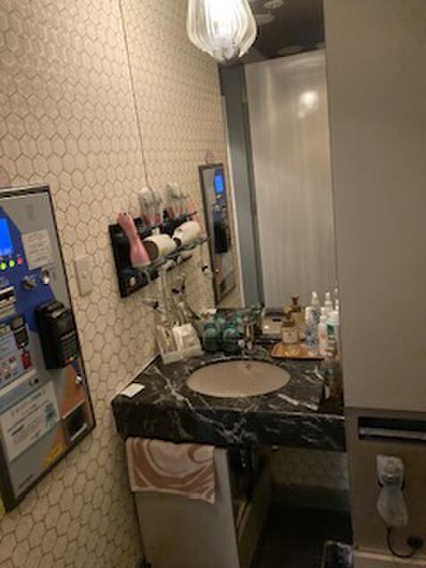 HOTEL IF（イフ）(渋谷区/ラブホテル)の写真『201号室 洗面台』by yamasada5