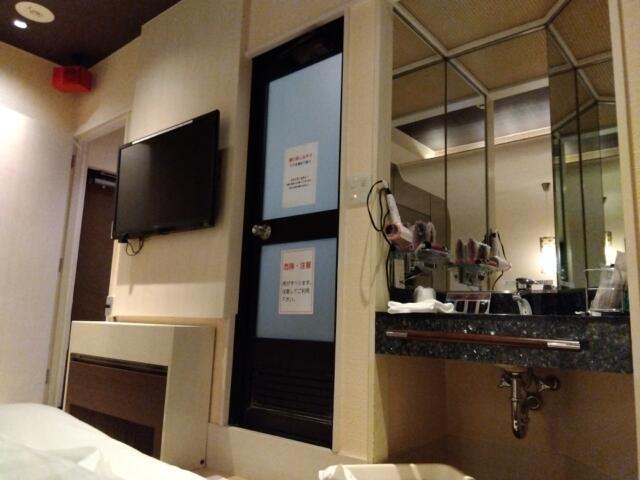 オリオン(立川市/ラブホテル)の写真『101号室(左から玄関・浴室・洗面)※脱衣スペースなし』by ＪＷ