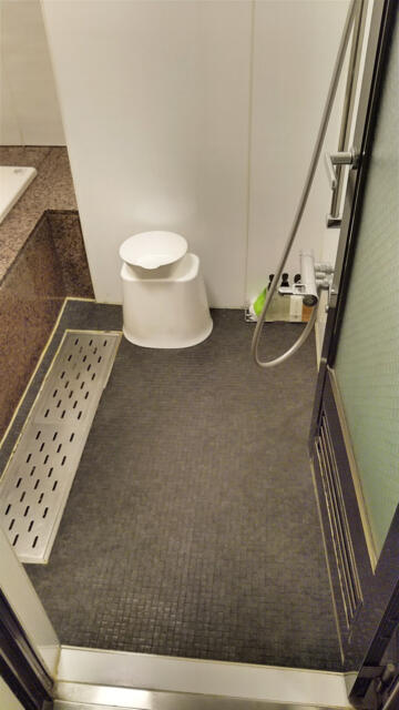 ホテル COLORE（コローレ）(墨田区/ラブホテル)の写真『503号室 バスルーム洗い場（２）』by 午前３時のティッシュタイム