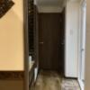 HOTEL Balibali ANNEX（バリバリアネックス）(品川区/ラブホテル)の写真『602号室　室内から玄関側を臨む。』by 東京都