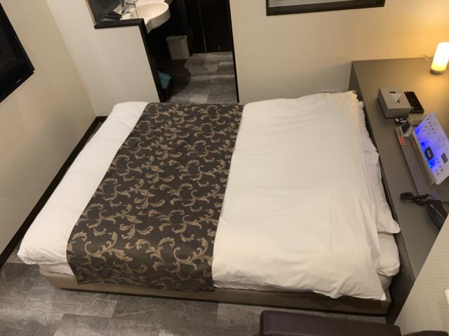 HOTEL Diana (ダイアナ)(台東区/ラブホテル)の写真『235号室　ベッド（横から）』by 東京都