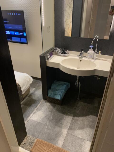 HOTEL Diana (ダイアナ)(台東区/ラブホテル)の写真『235号室　浴室から洗面台側を臨む。』by 東京都