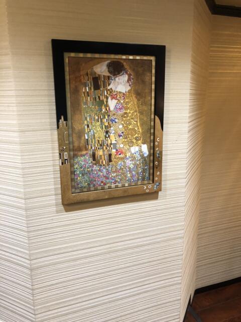 HOTEL アムール(台東区/ラブホテル)の写真『207号室　部屋には絵が飾ってあります』by みこすりはん