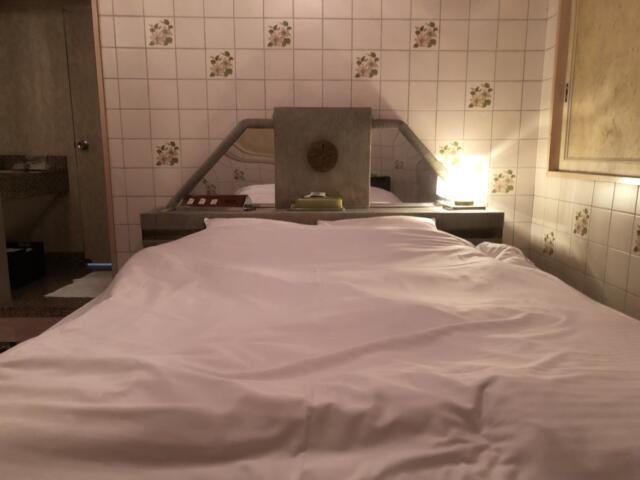 Hotel Sun Pearl（サンパール）(川越市/ラブホテル)の写真『207号室（５）ベッド・頭部が鏡張り』by サトナカ