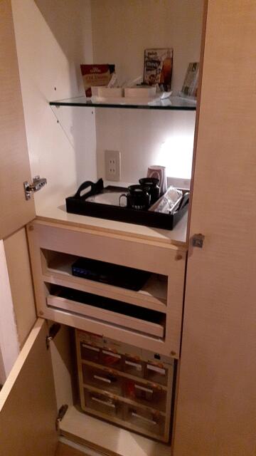 HOTEL ZEBRA（ゼブラ)(豊島区/ラブホテル)の写真『701号室、茶器。コップは洗面台のも含めて、どれも使い捨て』by 春風拳