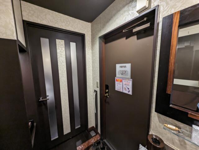 Asian P-Door(アジアンピードア)(台東区/ラブホテル)の写真『301号室 玄関』by ひこべえ