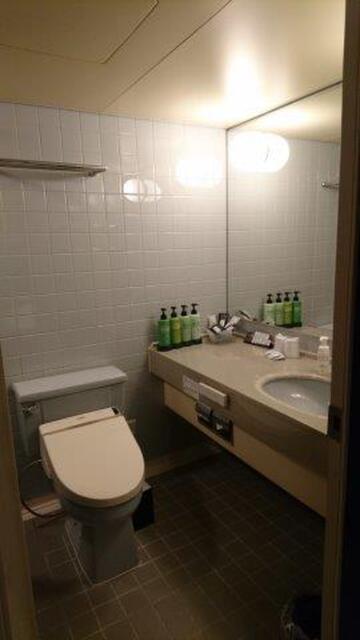 ホテル グランヴィラ(豊島区/ラブホテル)の写真『408号室（洗面台・トイレ・浴槽が一体）』by 格付屋