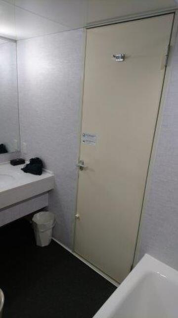 ホテル グランヴィラ(豊島区/ラブホテル)の写真『503号室（浴室奥から入口方向）』by 格付屋