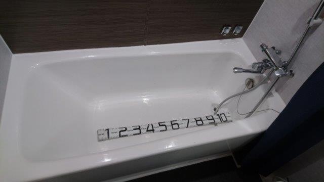 ホテル グランヴィラ(豊島区/ラブホテル)の写真『503号室（浴槽幅105㎝（ペットボトル5本分ちょい）ジャグジーなし）』by 格付屋