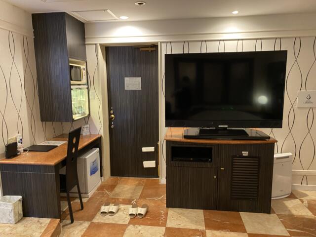 ホテル リンデン 湯島(文京区/ラブホテル)の写真『607号室　ベッド側から入口』by トマトなす