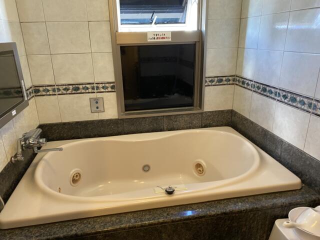 ホテル リンデン 湯島(文京区/ラブホテル)の写真『607号室　風呂　パスタブは広いです。』by トマトなす