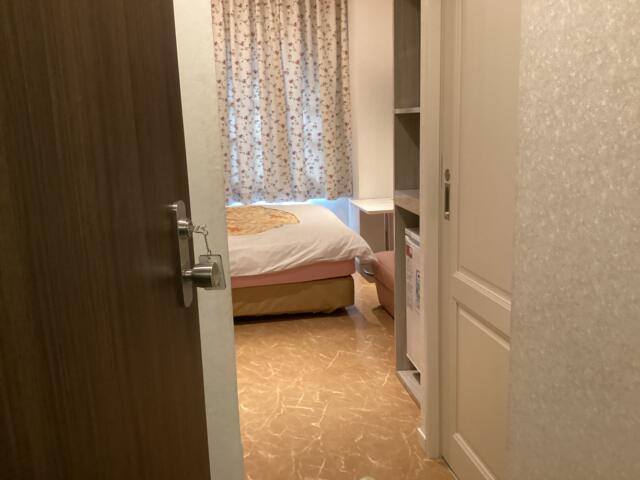 ホテルシティ(立川市/ラブホテル)の写真『406号室 お部屋入口から見た室内』by ACB48