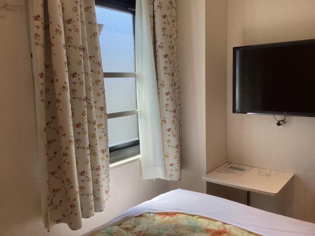 ホテルシティ(立川市/ラブホテル)の写真『406号室 浴室側から見た室内』by ACB48