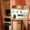 BEAUTY HOTEL BRASSINO(町田市/ラブホテル)の写真『205号室、冷蔵庫類です。(23,7)』by キジ