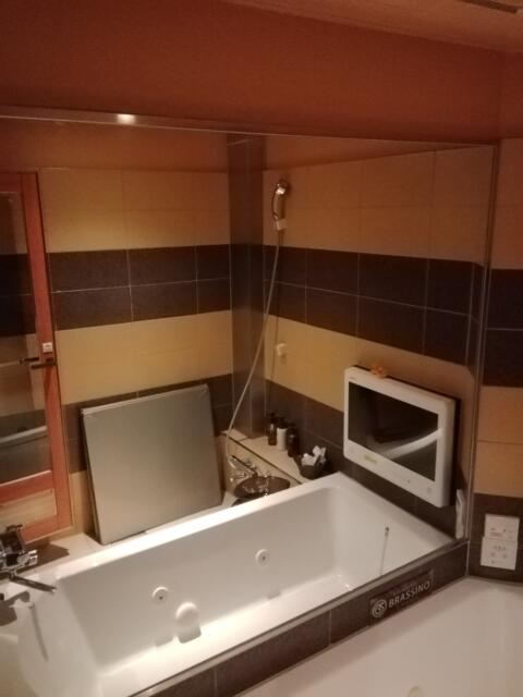 BEAUTY HOTEL BRASSINO(町田市/ラブホテル)の写真『205号室、浴室壁が大きな鏡です。(23,7)』by キジ