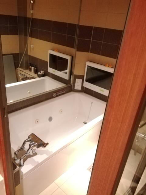 BEAUTY HOTEL BRASSINO(町田市/ラブホテル)の写真『205号室、浴室です。(23,7)』by キジ