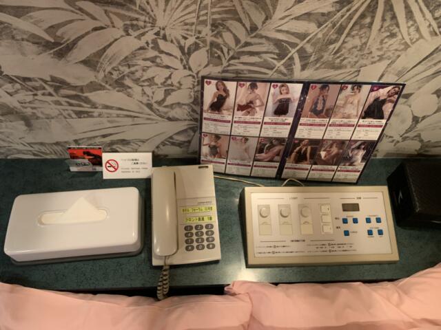 フォーラム(新宿区/ラブホテル)の写真『503号室　ベッド上、照明操作盤など』by 東京都