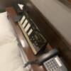 池袋セントラルホテル(豊島区/ラブホテル)の写真『610号室(照明スイッチ、電話、ティッシュなど)』by こねほ