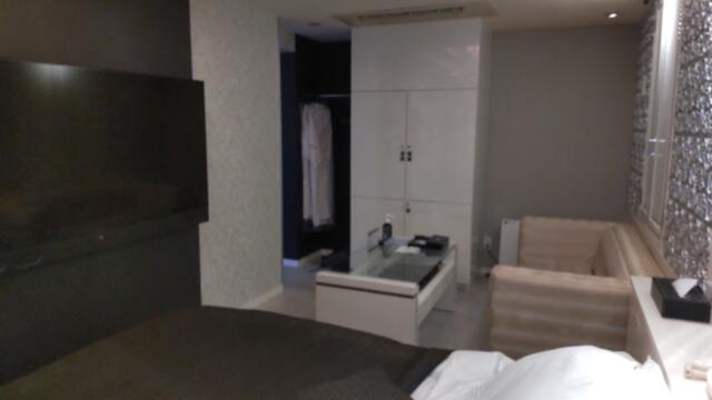 SARA五反田(品川区/ラブホテル)の写真『401号室　ベッド奥から入口方向』by かつ吉