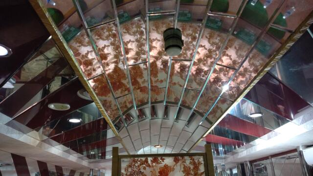 Q&P（キューアンドピー）(大阪市/ラブホテル)の写真『311号室、巨大天井鏡②』by Sparkle