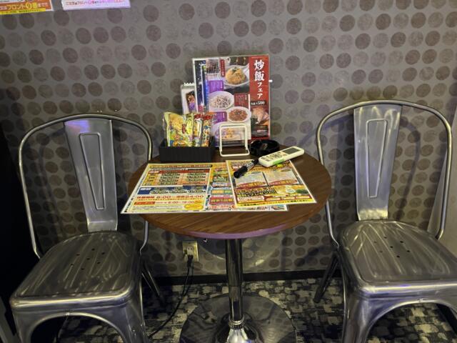 なんでやねん(大阪市/ラブホテル)の写真『301号室　テーブルと椅子』by 神戸のりんごちゃん
