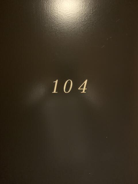 ホテルSILK(渋谷区/ラブホテル)の写真『104号室　部屋前扉2』by 東京都