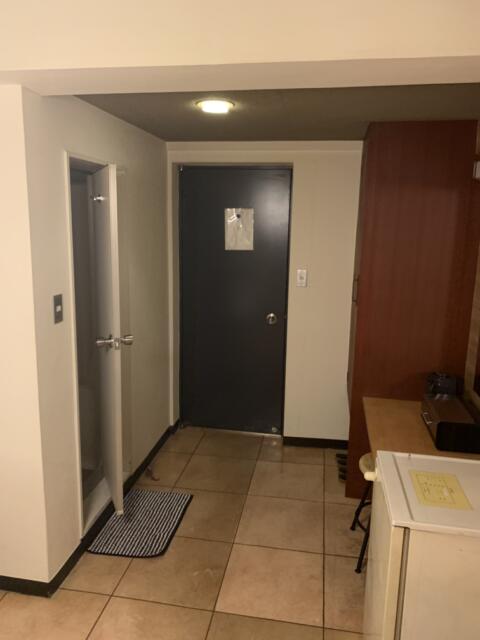ホテルSILK(渋谷区/ラブホテル)の写真『104号室　室内から玄関側を臨む』by 東京都