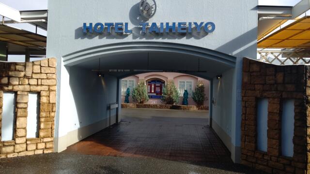 ホテル太平洋(高知市/ラブホテル)の写真『昼の外観④ 駐車場入口』by Sparkle