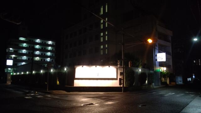 ホテル都(高知市/ラブホテル)の写真『夜の外観⑤  全景』by Sparkle
