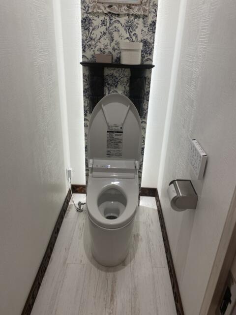 Hotel BaliBali(ホテルバリバリ)伊勢佐木(横浜市中区/ラブホテル)の写真『303号室　トイレ』by たんげ8008