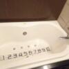 RAMSES Classic(豊島区/ラブホテル)の写真『705号室（浴槽幅100㎝（ペットボトル5本）ちょい。ジャグジーTV付き）』by 格付屋