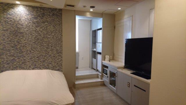 RAMSES Classic(豊島区/ラブホテル)の写真『605号室（入口横から部屋奥方向）』by 格付屋
