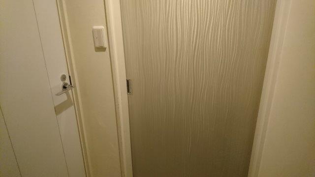 RAMSES Classic(豊島区/ラブホテル)の写真『605号室（玄関。左手がトイレ、正面引き戸の奥が居室）』by 格付屋