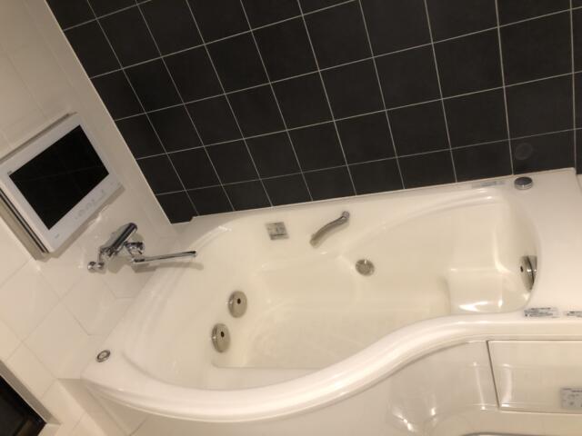 ホテル グッドワン(さいたま市大宮区/ラブホテル)の写真『303号室　浴室 バスタブ全景』by サトナカ