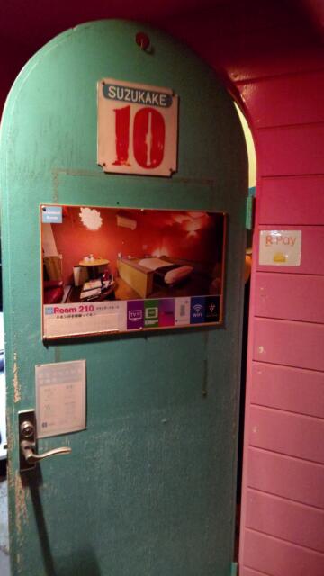 HOTEL SUZUKAKE（スズカケ）(宮古市/ラブホテル)の写真『夜の部屋の入口です。(23,8)』by キジ