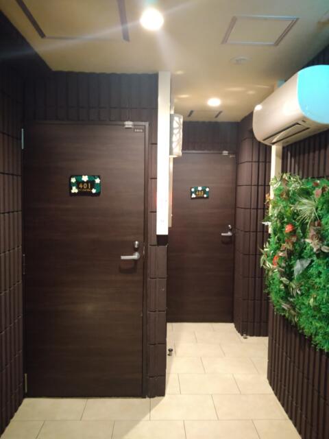HOTEL COCO BALI（ココバリ）(渋谷区/ラブホテル)の写真『４階廊下』by なめろう