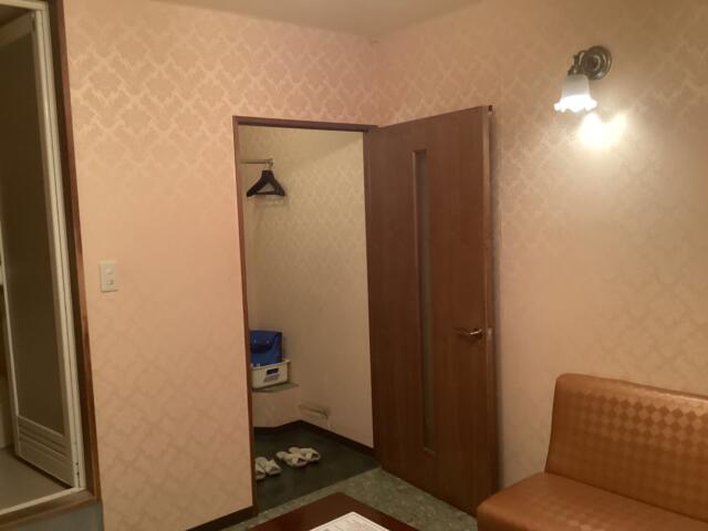 ホテルシティ(立川市/ラブホテル)の写真『502号室 ベッドから見た室内』by ACB48