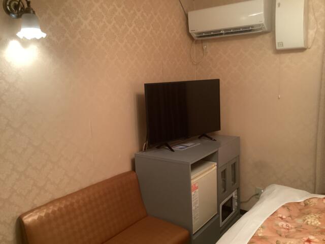 ホテルシティ(立川市/ラブホテル)の写真『502号室 トイレ側から見た室内』by ACB48