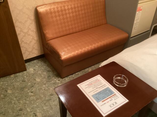 ホテルシティ(立川市/ラブホテル)の写真『502号室 テーブル、ソファ』by ACB48