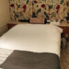 ホテル クレスト　錦糸町(墨田区/ラブホテル)の写真『403号室 ベッド周辺（４）』by 午前３時のティッシュタイム