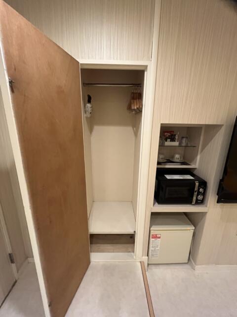 ホテル ウォーターゲート浜松(浜松市/ラブホテル)の写真『311号室　クローク』by ま〜も〜る〜